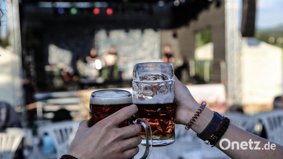 Den &quot;cooltour&quot;-Sommerabend des Jugendrats gestalten &quot;Some Sprouts&quot;, &quot;Telquist&quot; und &quot;Paul&quot; auf der Seebühne in Tirschenreuth. Bild: Roland Wellenhoefer