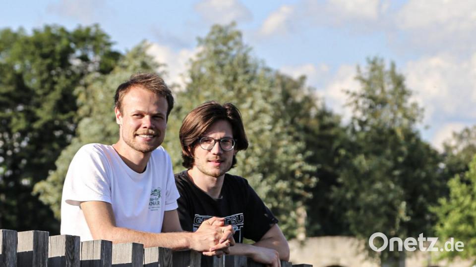Die beiden Cousins Jakob Riepl (links) und David Gebhard (rechts) von der Band &quot;Some Sprouts&quot; haben ihre Wurzeln im Stiftland. Bild: Roland Wellenhoefer