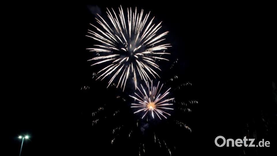 Freitagabend erhellte das Abschlussfeuerwerk der Pfingstdult den Nachthimmel über Amberg. Bild: Stephan Huber