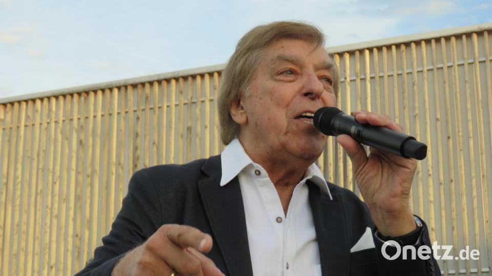 Wenn Bata Illic &quot;Michaela&quot; schmettert, schmelzen die Herzen der Frauen dahin. Bild: ubb