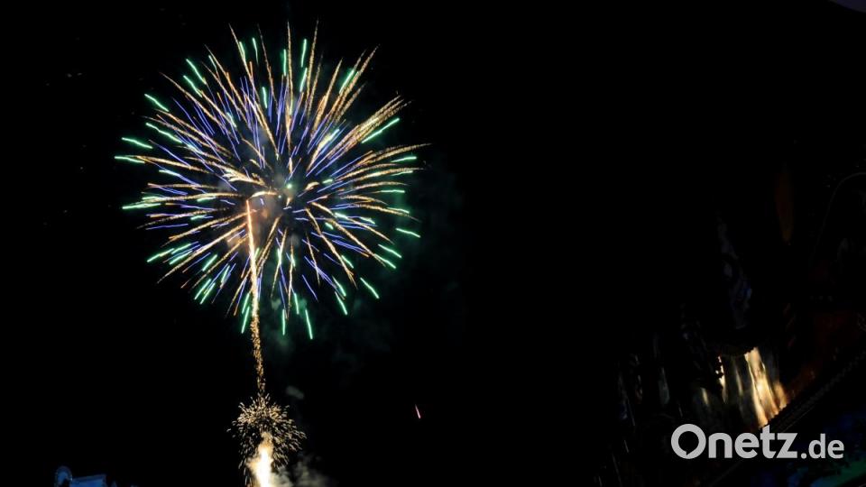 Freitagabend erhellte das Abschlussfeuerwerk der Pfingstdult den Nachthimmel über Amberg. Bild: Stephan Huber