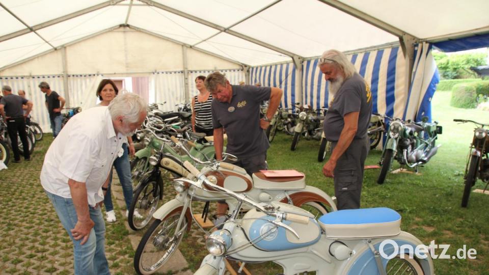 Diese perfekten 50er Mopeds wurden in der Firma von Arno Dietrich gebaut und wurden von den Besuchern ebenso bestaunt wie die fast 100 Jahre alten Modelle. Bild: frd