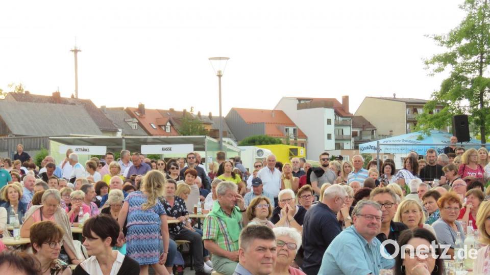 Fans soweit das Auge reicht. Bild: ubb