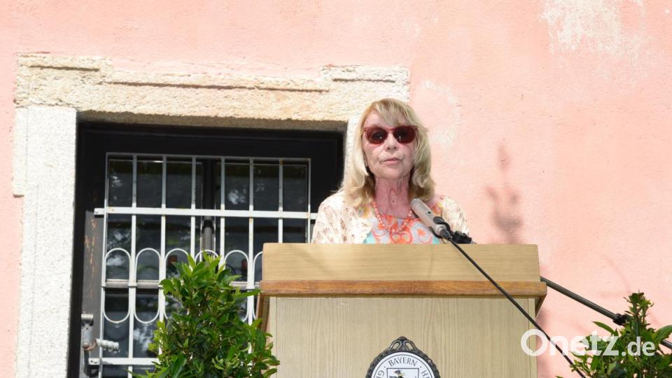 Die Hausherrin im Alten Pfarrhof, Rita Kielhorn, spricht über &quot;Wurz im Wandel der Zeit&quot;. Bild: bey