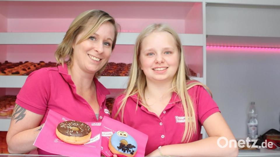 Die Besucher des Foodtruck-Festivals freuen sich nicht nur über das leckere Essen. Auch das Wetter war herrlich am OTH-Campus in Amberg. Bild: exb