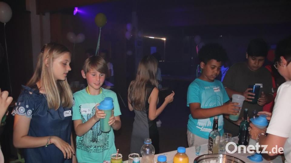 Bei Cocktails und Musik wird niemandem langweilig. Bild: rpp