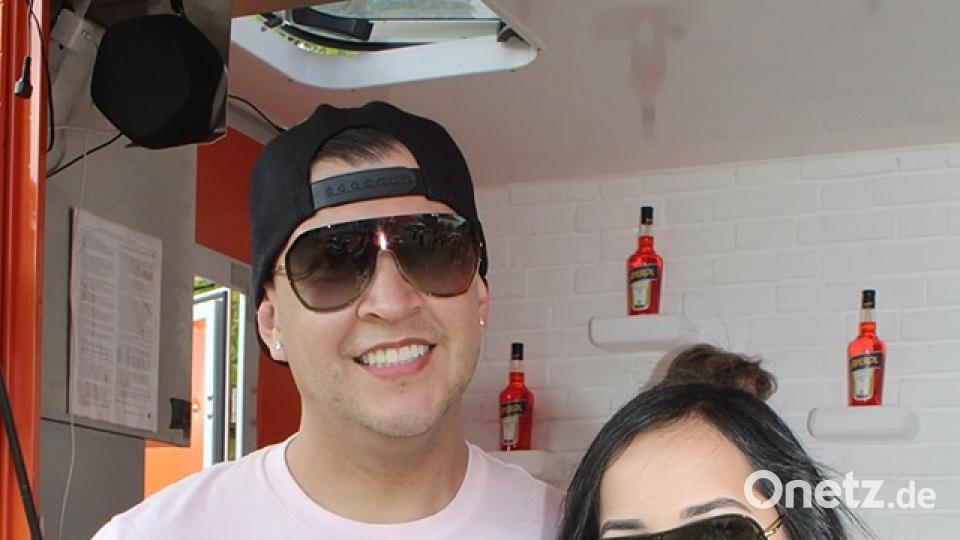 Die Besucher des Foodtruck-Festivals freuen sich nicht nur über das leckere Essen. Auch das Wetter war herrlich am OTH-Campus in Amberg. Bild: exb
