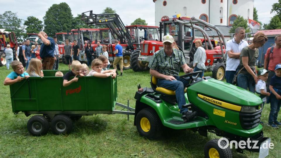 Eine besondere Freude hatten Kinder an kleinen Rundfahrten. Bild: jr