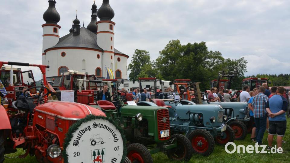 Eine kurze Anfahrt hatten die Teilnehmer vom Bulldog-Stammtisch aus Konnersreuth. Bild: jr