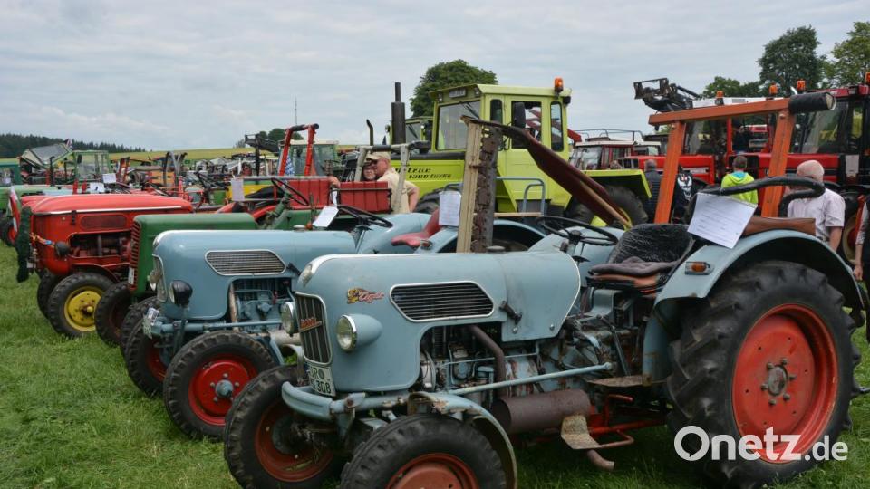 Hochbetagte, aber gut gepflegte Oldtimer prägten das 4. Bulldogtreffen bei der Kapplkirche. Bild: jr