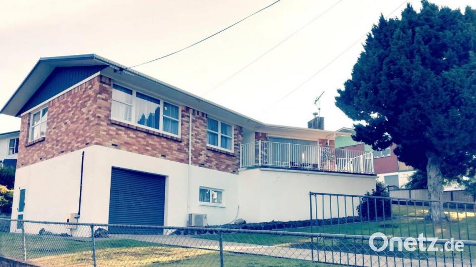 Vor einem Jahr wanderten Joseph und Christina Walberer mit ihrem Sohn Lukas nach Neuseeland aus. Nach mehreren Umzügen haben Christina und Joseph dieses Haus gefunden. Bild: exb/privat