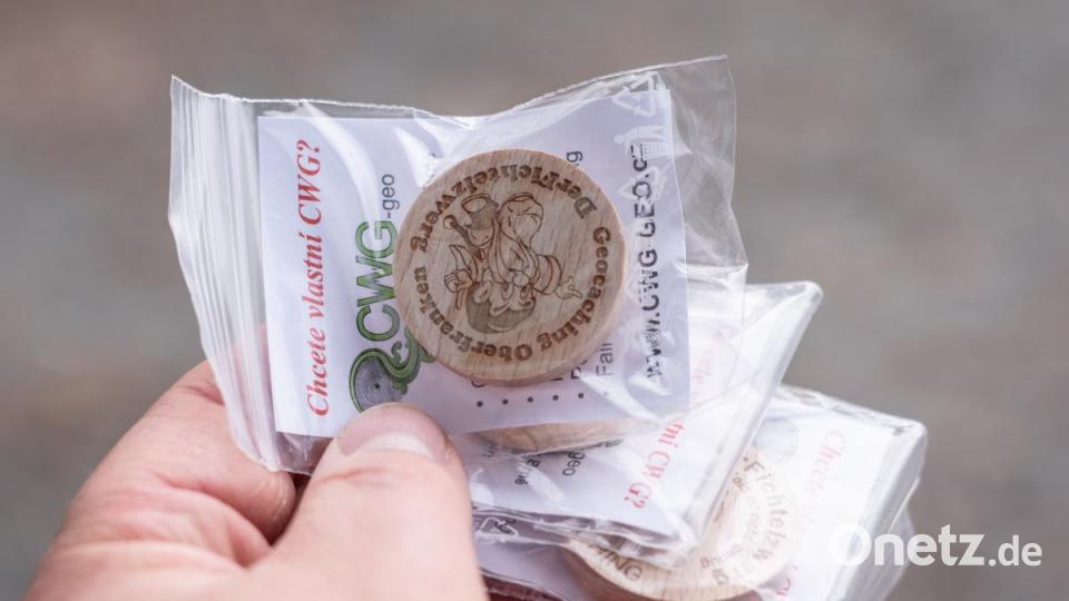 Holzcoins sind kleine, individuell gestaltete Tausch- und Sammelobjekte, die gerade in der Region bei Geocachern sehr beliebt sind. Bild: pml