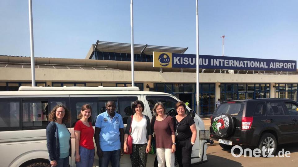 Landfrauenbus in Kenia: Die bayerische Delegation auf dem Weg zu den Landfrauentagen. Bild: exb/Schindler