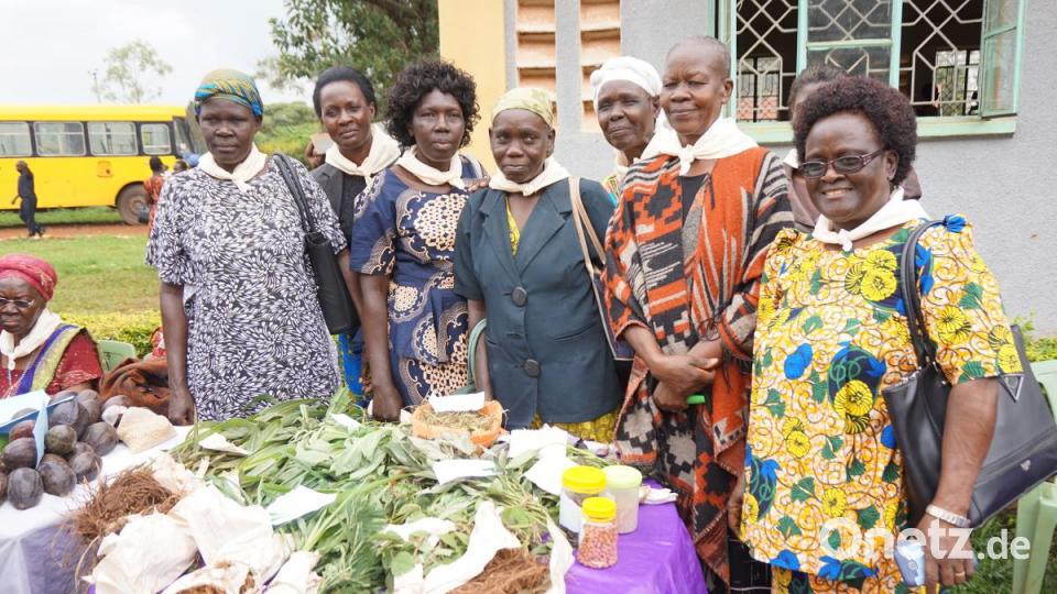 Bäuerinnen der Womens Farmer Association präsentieren ihre Waren. Bild: exb/Schindler
