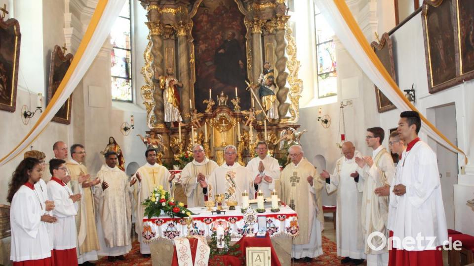 Domvikar Harald Scharf beim Festgottesdienst in der Pfarrkirche. Bild: soj
