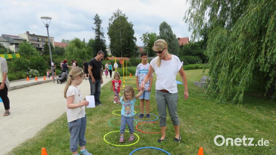 Die Kleinen freuten sich über die Hüpfspiele. Bild: ubb