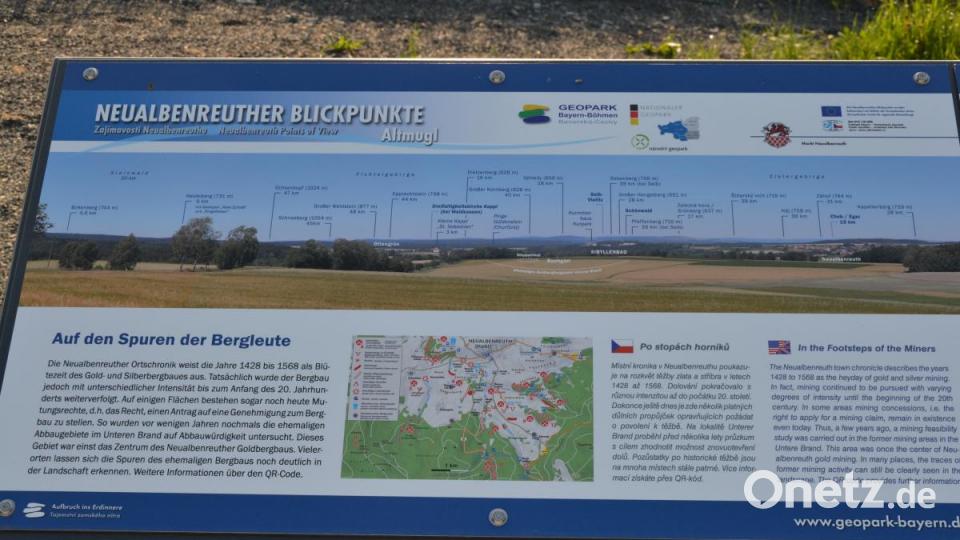 Der Neualbenreuther Blickpunkt am Wanderparkplatz unterhalb der &quot;Altmugler Sonne&quot;. Bild: rti