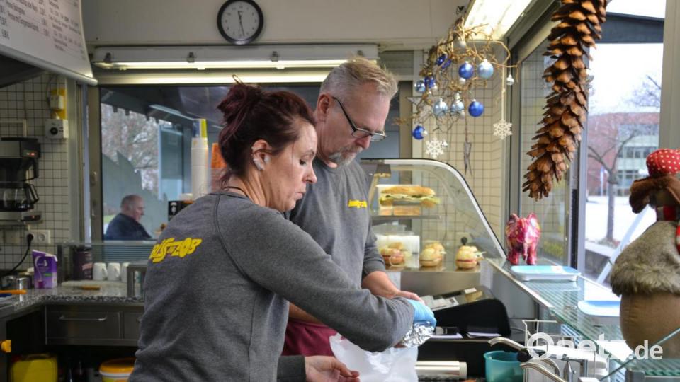 Drei Angestellte unterstützen Dieter Held und seine Frau Ilona, darunter seine Schwägerin. Bild: jak