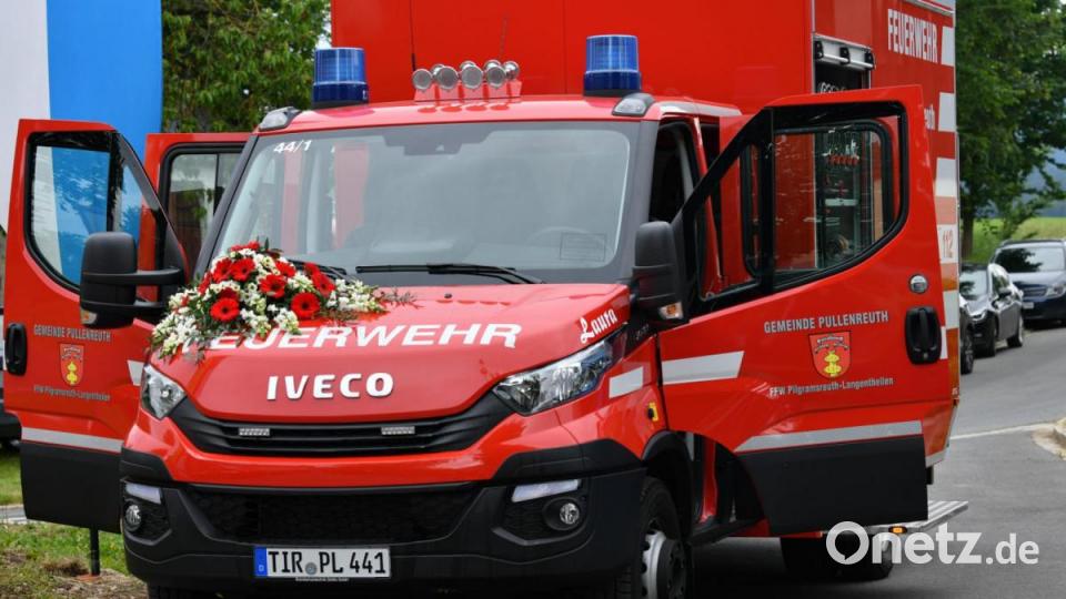 Zu Recht kann die Feuerwehr Pilgramsreuth stolz sein auf ihr neues Feuerwehrauto. Bild: twg