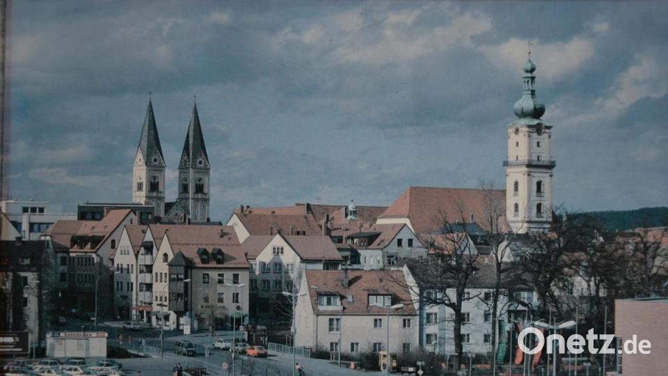 Vor dem Ankerdurchbruch stand der Imbiss-Container noch näher an der Dr.-Pfleger-Straße und am Stadtmühlbach als am heutigen Standort. Repro: jak