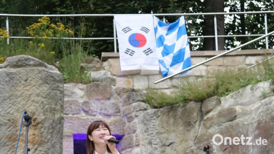 Jodlerin HyunJin Kim gab meisterhaft eine peppige, achromatische Jodeleinlage und begeisterte damit das Publikum Bild: myd