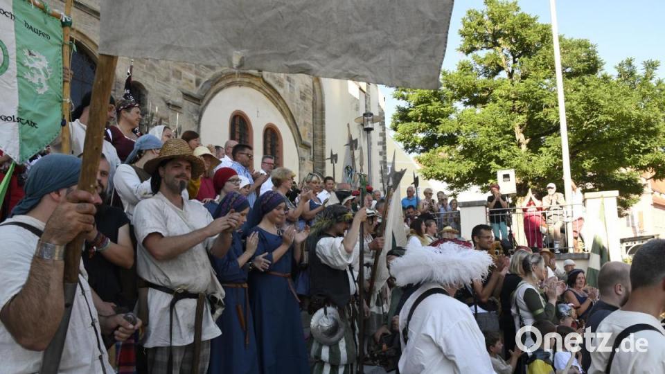 Bilder von der Eröffnung des 43. Sulzbach-Rosenberger Altstadtfestes am Freitagabend. Bild: Petra Hartl