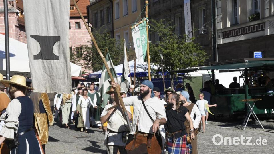 Bilder von der Eröffnung des 43. Sulzbach-Rosenberger Altstadtfestes am Freitagabend. Bild: Petra Hartl