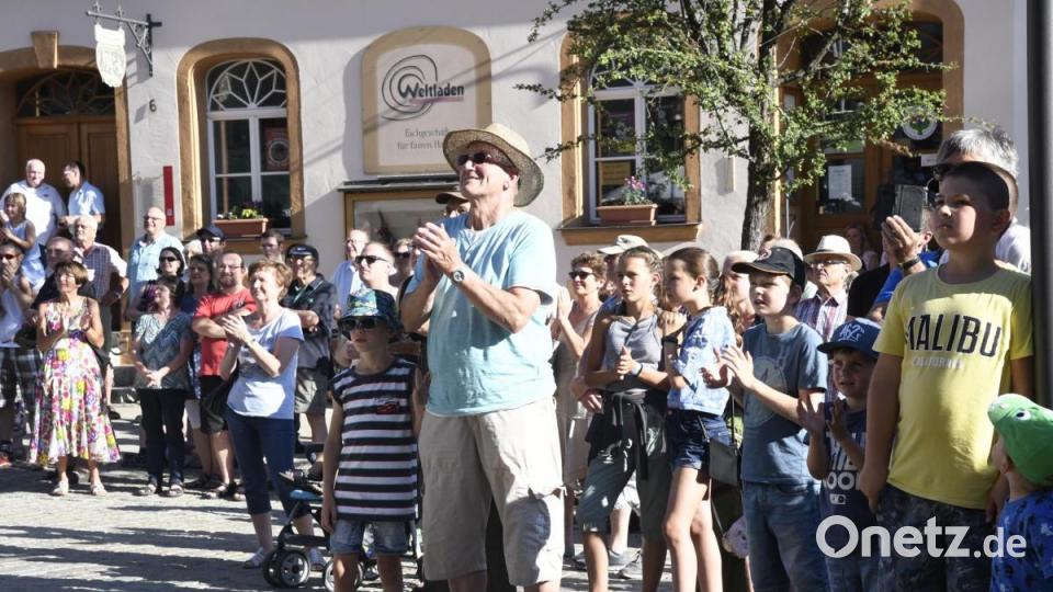 Bilder von der Eröffnung des 43. Sulzbach-Rosenberger Altstadtfestes am Freitagabend. Bild: Petra Hartl