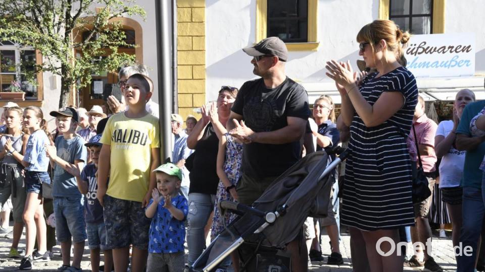 Bilder von der Eröffnung des 43. Sulzbach-Rosenberger Altstadtfestes am Freitagabend. Bild: Petra Hartl