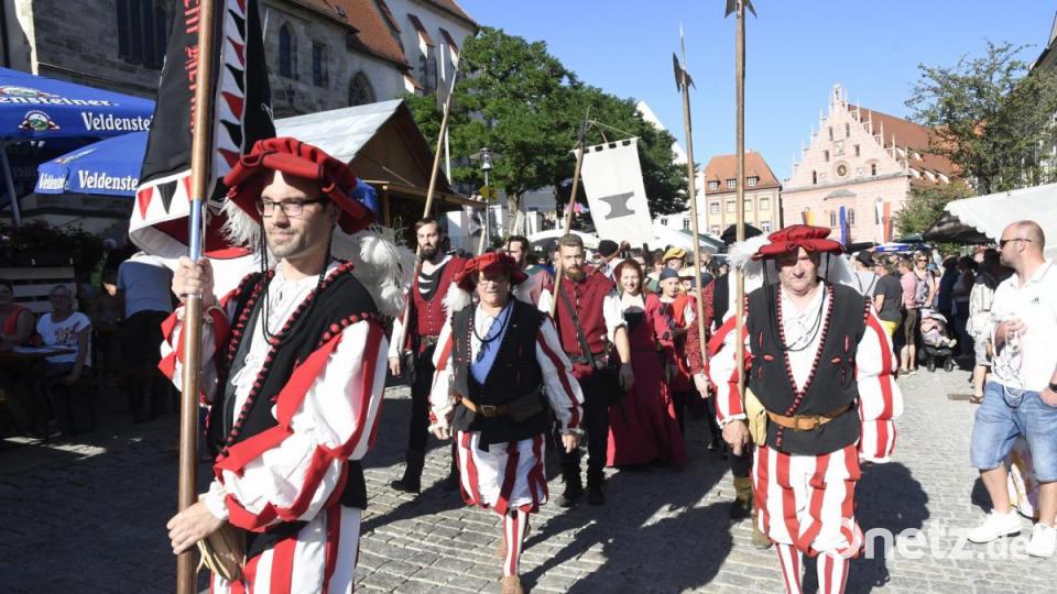 Bilder von der Eröffnung des 43. Sulzbach-Rosenberger Altstadtfestes am Freitagabend. Bild: Petra Hartl