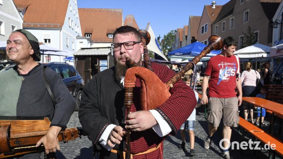 Bilder von der Eröffnung des 43. Sulzbach-Rosenberger Altstadtfestes am Freitagabend. Bild: Petra Hartl