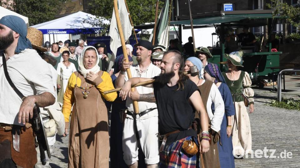 Bilder von der Eröffnung des 43. Sulzbach-Rosenberger Altstadtfestes am Freitagabend. Bild: Petra Hartl