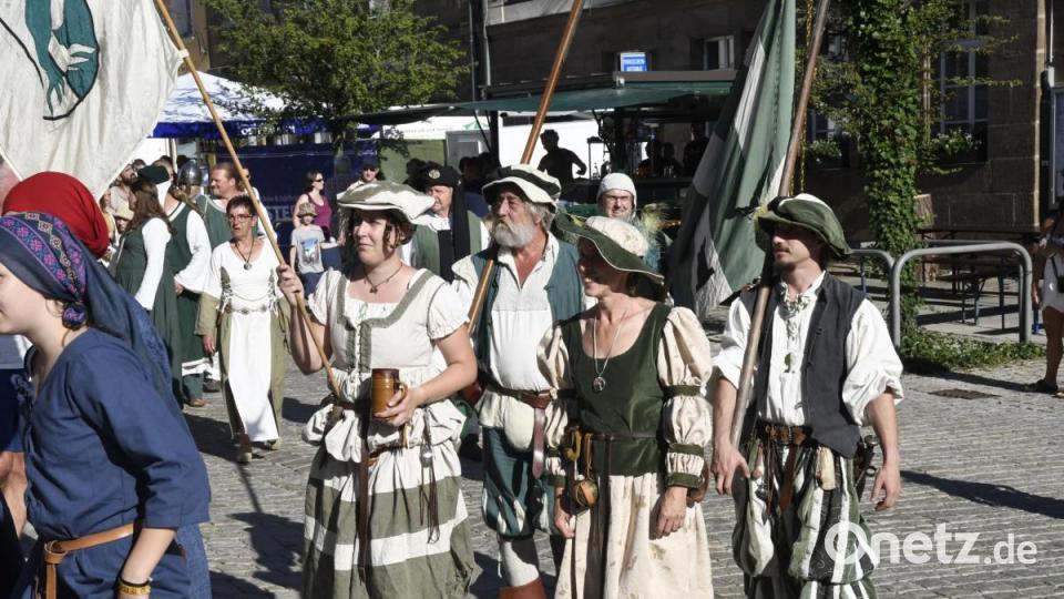Bilder von der Eröffnung des 43. Sulzbach-Rosenberger Altstadtfestes am Freitagabend. Bild: Petra Hartl