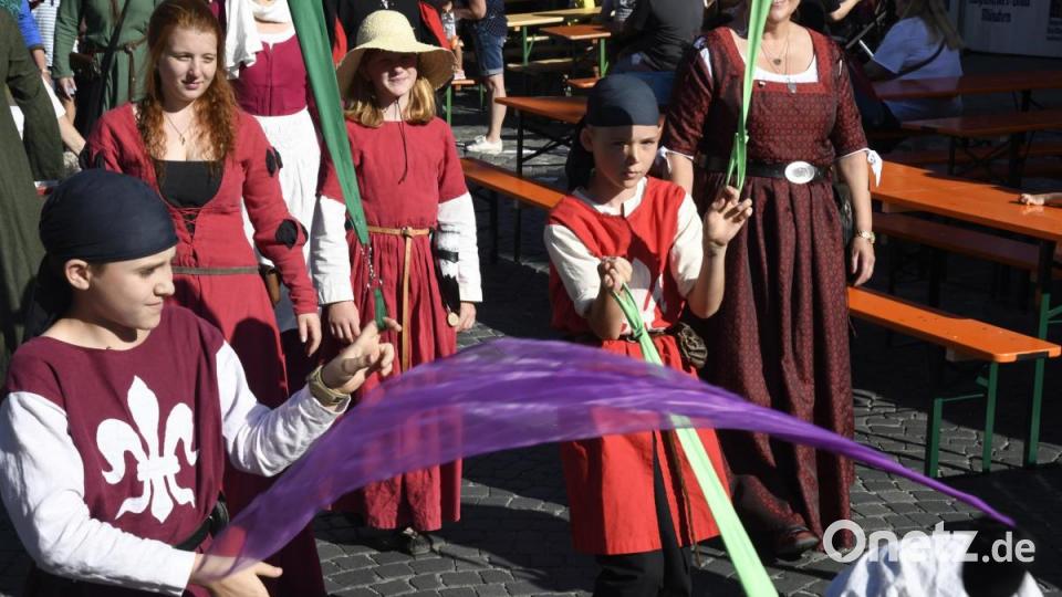 Bilder von der Eröffnung des 43. Sulzbach-Rosenberger Altstadtfestes am Freitagabend. Bild: Petra Hartl