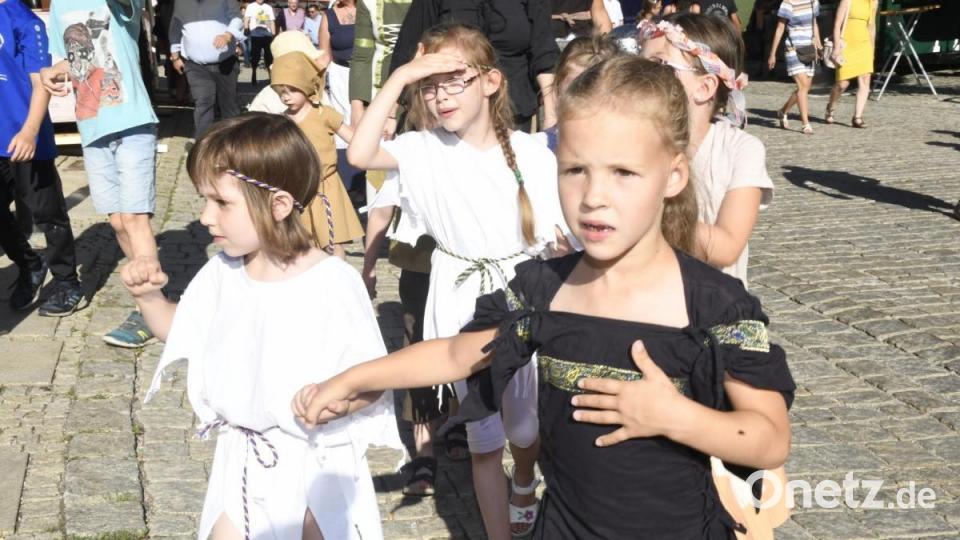 Bilder von der Eröffnung des 43. Sulzbach-Rosenberger Altstadtfestes am Freitagabend. Bild: Petra Hartl