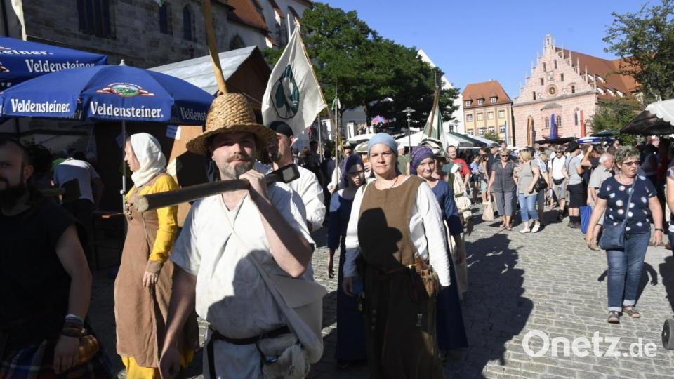 Bilder von der Eröffnung des 43. Sulzbach-Rosenberger Altstadtfestes am Freitagabend. Bild: Petra Hartl