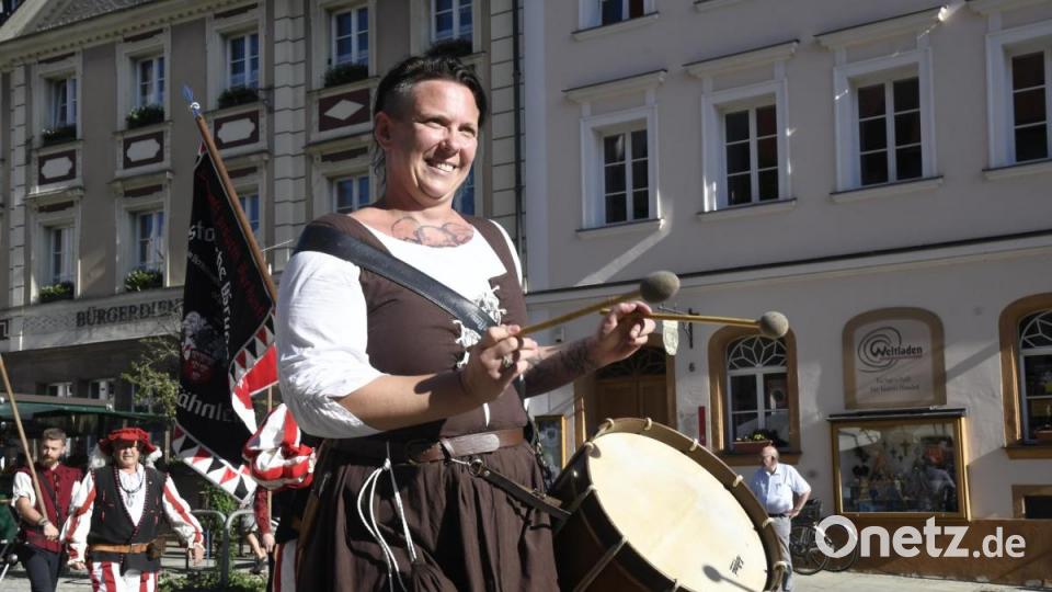 Bilder von der Eröffnung des 43. Sulzbach-Rosenberger Altstadtfestes am Freitagabend. Bild: Petra Hartl