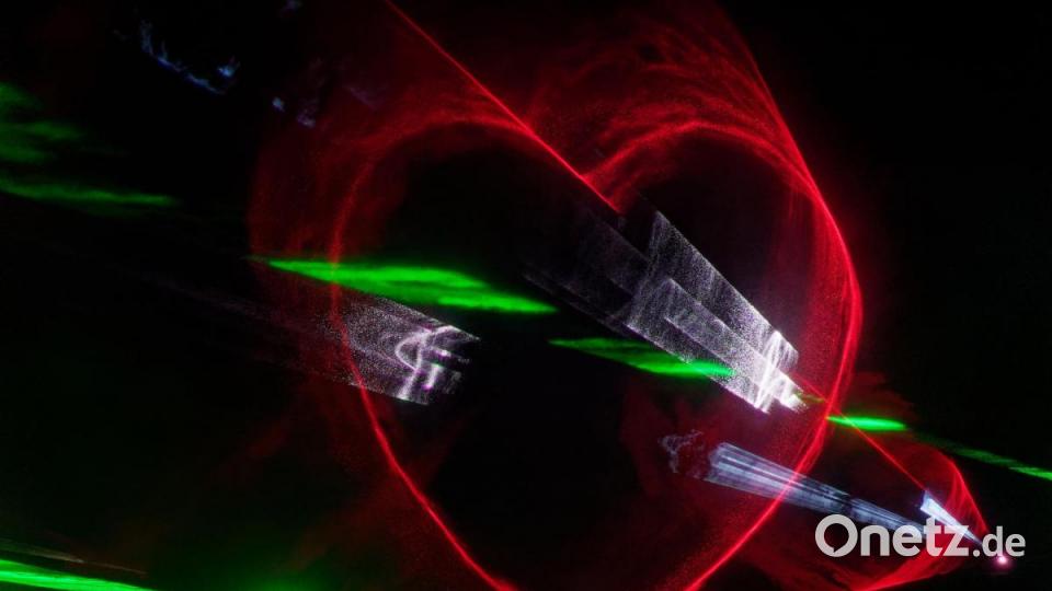 8000 Menschen ließen sich am Samstagabend von der Lasershow im Fischhofpark verzaubern. Der Tirschenreuther &quot;cooltour&quot;-Sommer ist zur Marke geworden und lockt die Leute aus nah und fern. Bild: tr