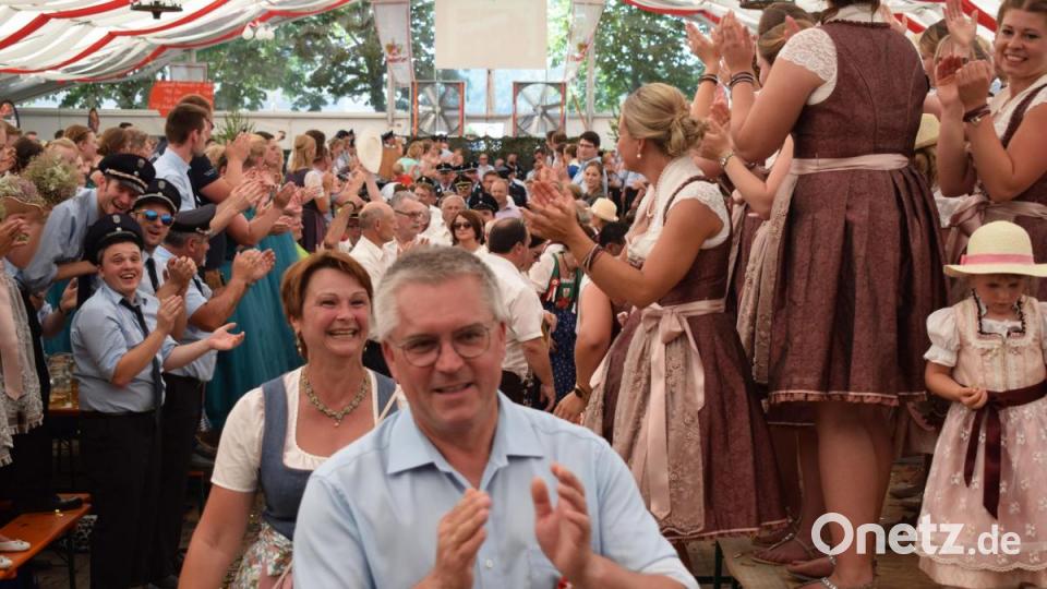 Bei so einem gelungenen Festzug kann der Schirmherr gut lachen. Bild: bnr