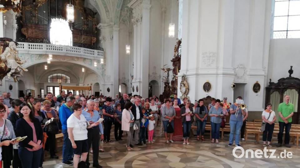 Die Gläubigen aus Kastl beim ergreifenden Pilgergottesdienst. Bild: rpp
