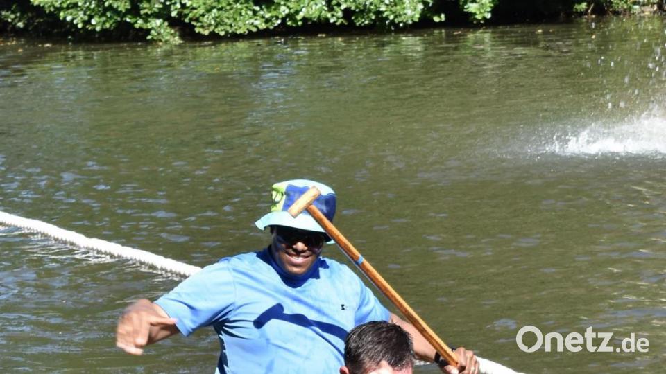 Sautrogrennen des Fischereivereins auf dem Stadtweiher Bild: rgr