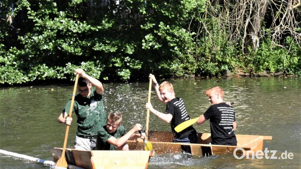 Sautrogrennen des Fischereivereins auf dem Stadtweiher Bild: rgr