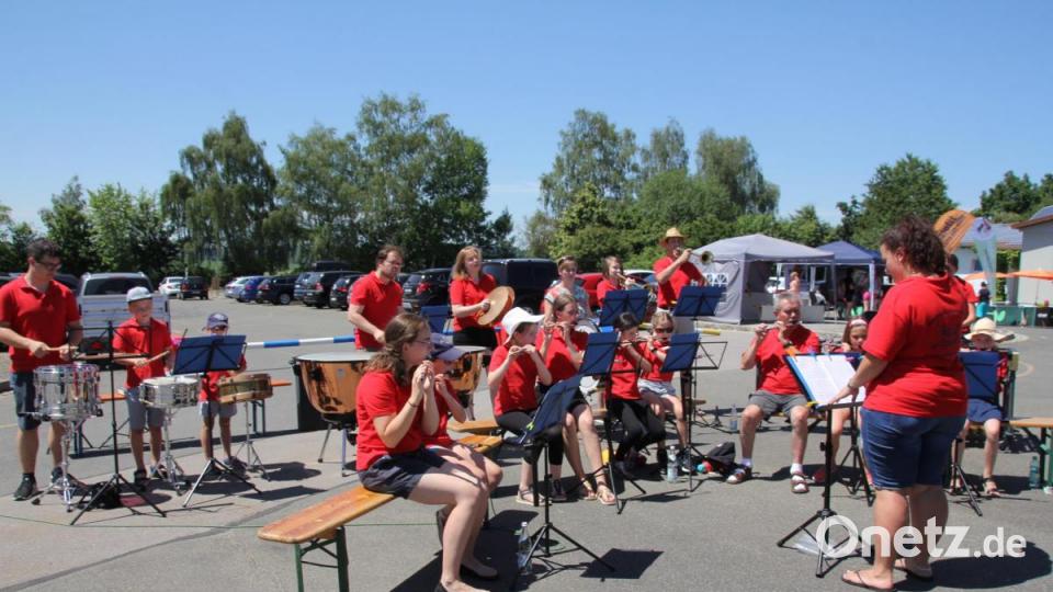 Der ganz junge Nachwuchs des Kolping-Spielmannszuges gab ein mit viel Beifall belohntes Auftritts-Debüt. Bild: frd