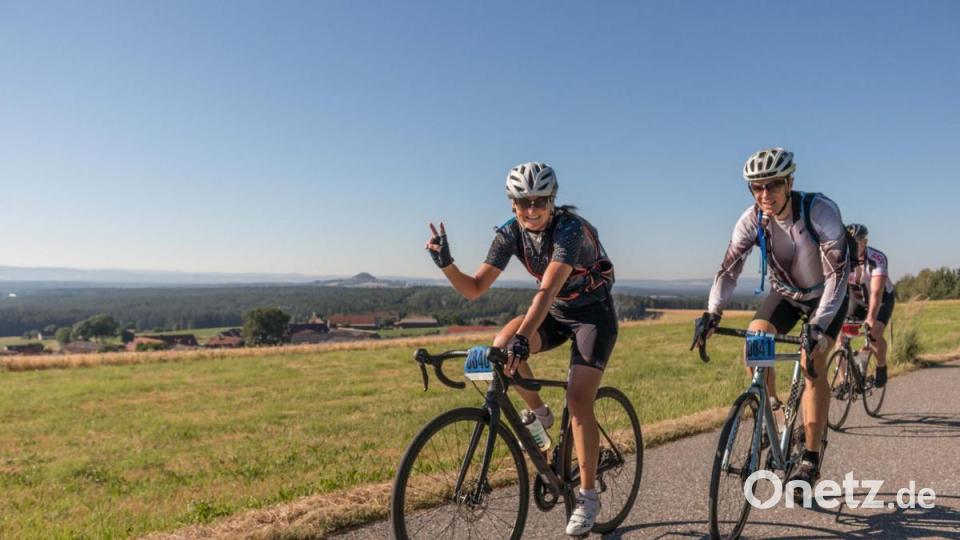 Trotz über 30 Grad Lufttemperatur und glühend heißem Asphalt, die Stimmung auf der Strecke war bestens. Die Radler genossen die atemberaubenden Panoramen, welche der Veranstaltung den Namen einbrachten. Bild: dtr