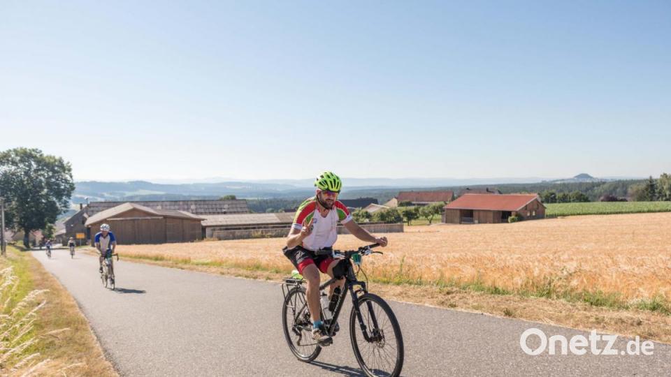 Trotz über 30 Grad Lufttemperatur und glühend heißem Asphalt, die Stimmung auf der Strecke war bestens. Die Radler genossen die atemberaubenden Panoramen, welche der Veranstaltung den Namen einbrachten. Bild: dtr