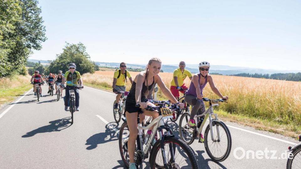 Trotz über 30 Grad Lufttemperatur und glühend heißem Asphalt, die Stimmung auf der Strecke war bestens. Die Radler genossen die atemberaubenden Panoramen, welche der Veranstaltung den Namen einbrachten. Bild: dtr