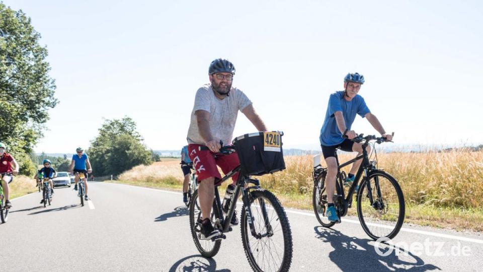 Trotz über 30 Grad Lufttemperatur und glühend heißem Asphalt, die Stimmung auf der Strecke war bestens. Die Radler genossen die atemberaubenden Panoramen, welche der Veranstaltung den Namen einbrachten. Bild: dtr