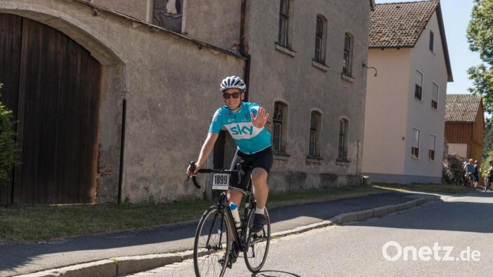 Trotz über 30 Grad Lufttemperatur und glühend heißem Asphalt, die Stimmung auf der Strecke war bestens. Die Radler genossen die atemberaubenden Panoramen, welche der Veranstaltung den Namen einbrachten. Bild: dtr
