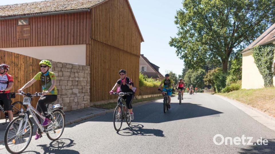 Trotz über 30 Grad Lufttemperatur und glühend heißem Asphalt, die Stimmung auf der Strecke war bestens. Die Radler genossen die atemberaubenden Panoramen, welche der Veranstaltung den Namen einbrachten. Bild: dtr