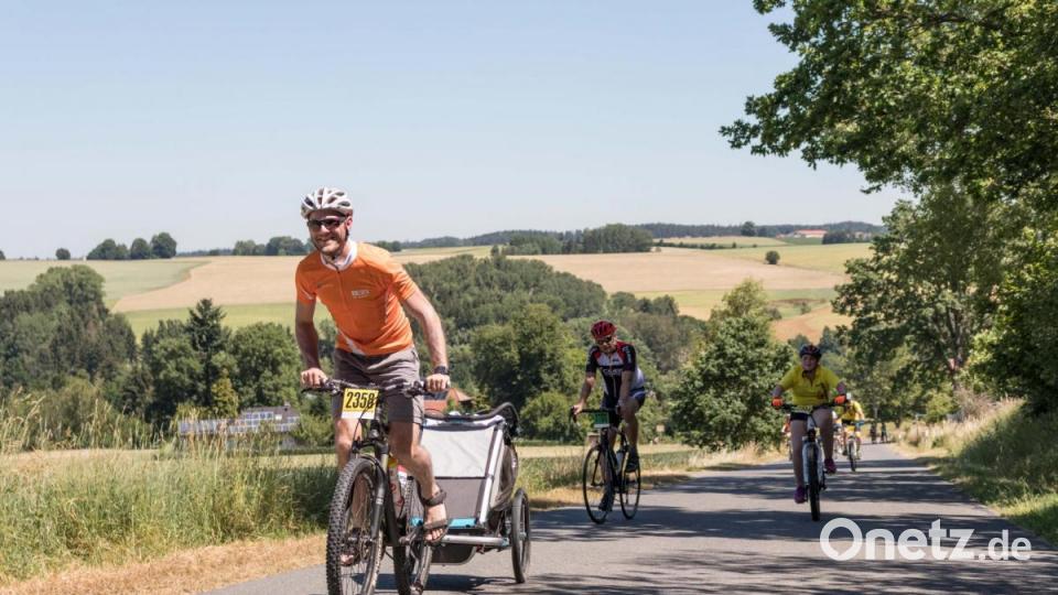 Trotz über 30 Grad Lufttemperatur und glühend heißem Asphalt, die Stimmung auf der Strecke war bestens. Die Radler genossen die atemberaubenden Panoramen, welche der Veranstaltung den Namen einbrachten. Bild: dtr